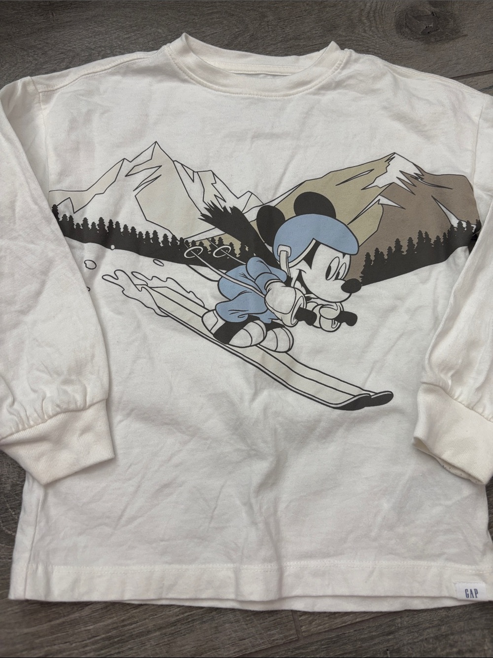 Kids  size 5 organic cotton GAP White Long-Sleeve Skiing Mickey Mouse T shirt